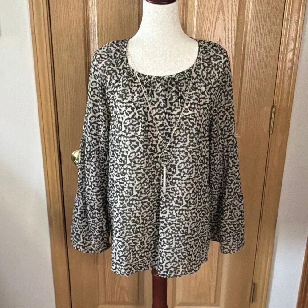 NWT JM Collection Leopard Print Blouse w/ Statement Tassel Necklace Size M - Picture 2 of 9